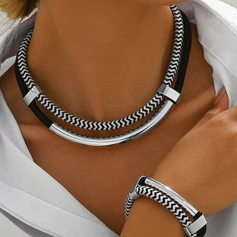 Stassie - Women’s Modern Chain Necklace & Bracelet Set
